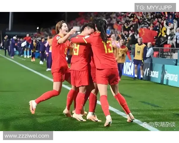 足球野女孩的梦想与奋斗:在绿茵场上追逐自由与激情的青春故事